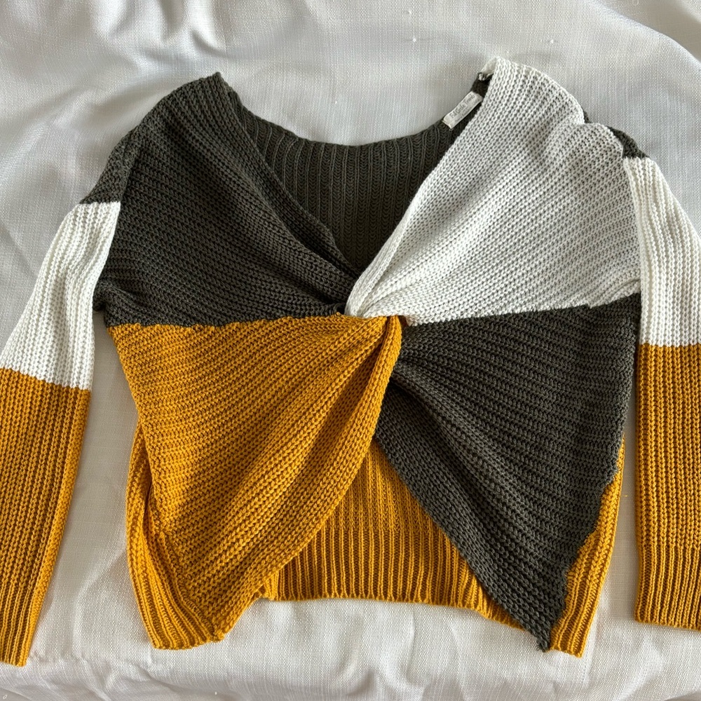 Buckle Women’s Woven Sweater- Size Large
